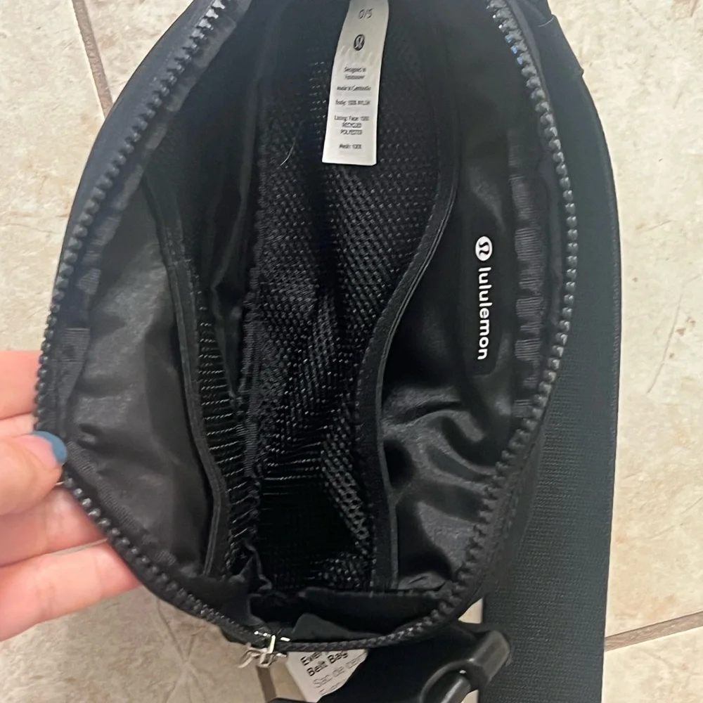 lululemon athletica black everywhere belt bag - Picture 8 of 8